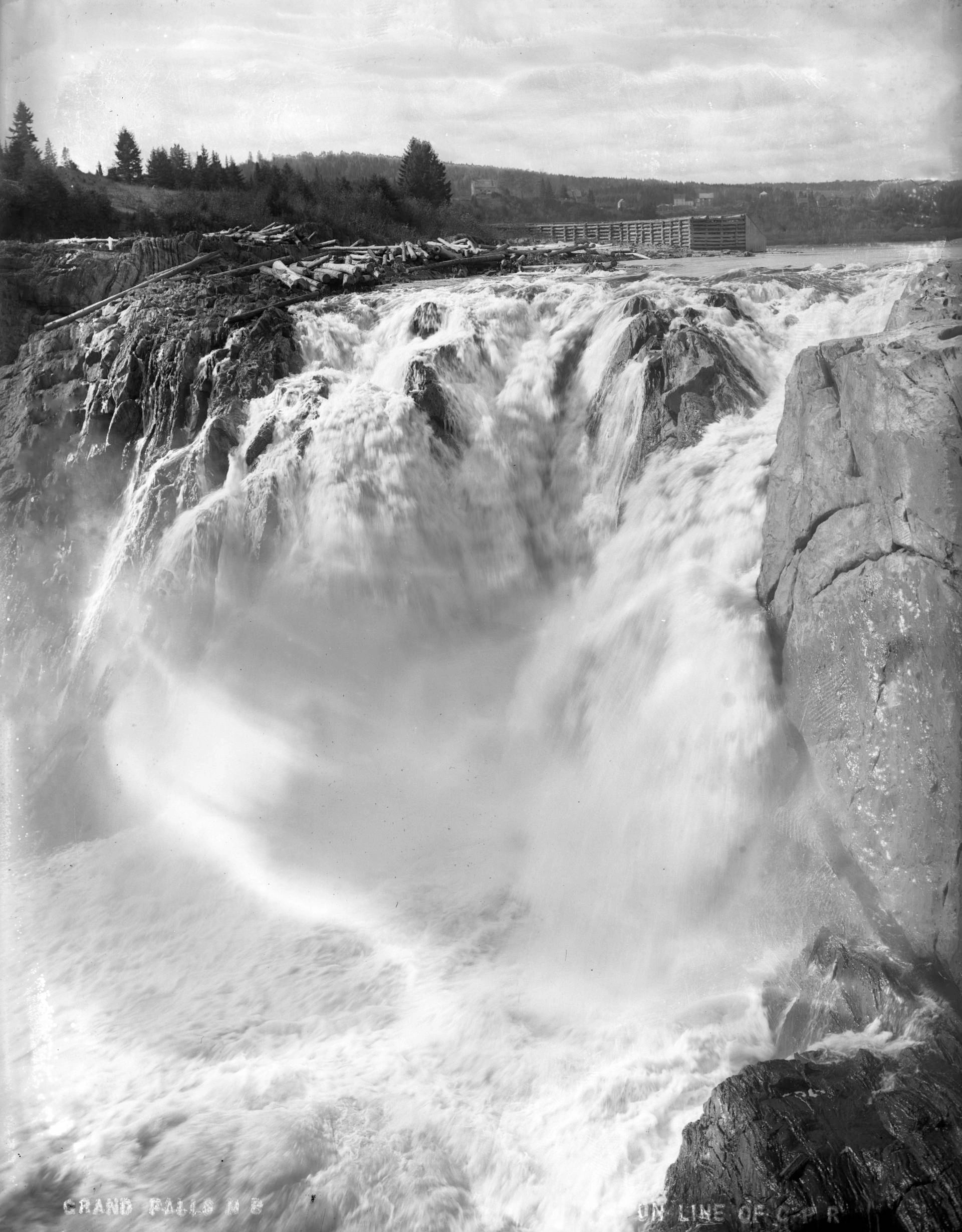 The cataract at Grand Falls, before the dam was built. (Provincial Archives of New Brunswick P210\568)
