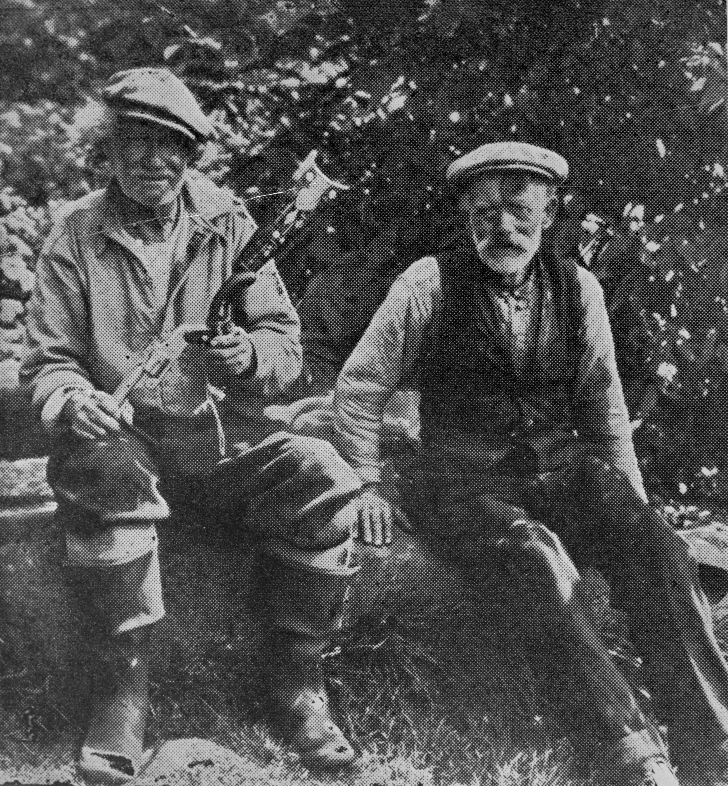 Lucy and Darby Green, Grand Manan's eccentric Dark Harbour Hermits became a tourist sensation for their stories, poems, and antics. (Provincial Archives of New Brunswick P8\947w)