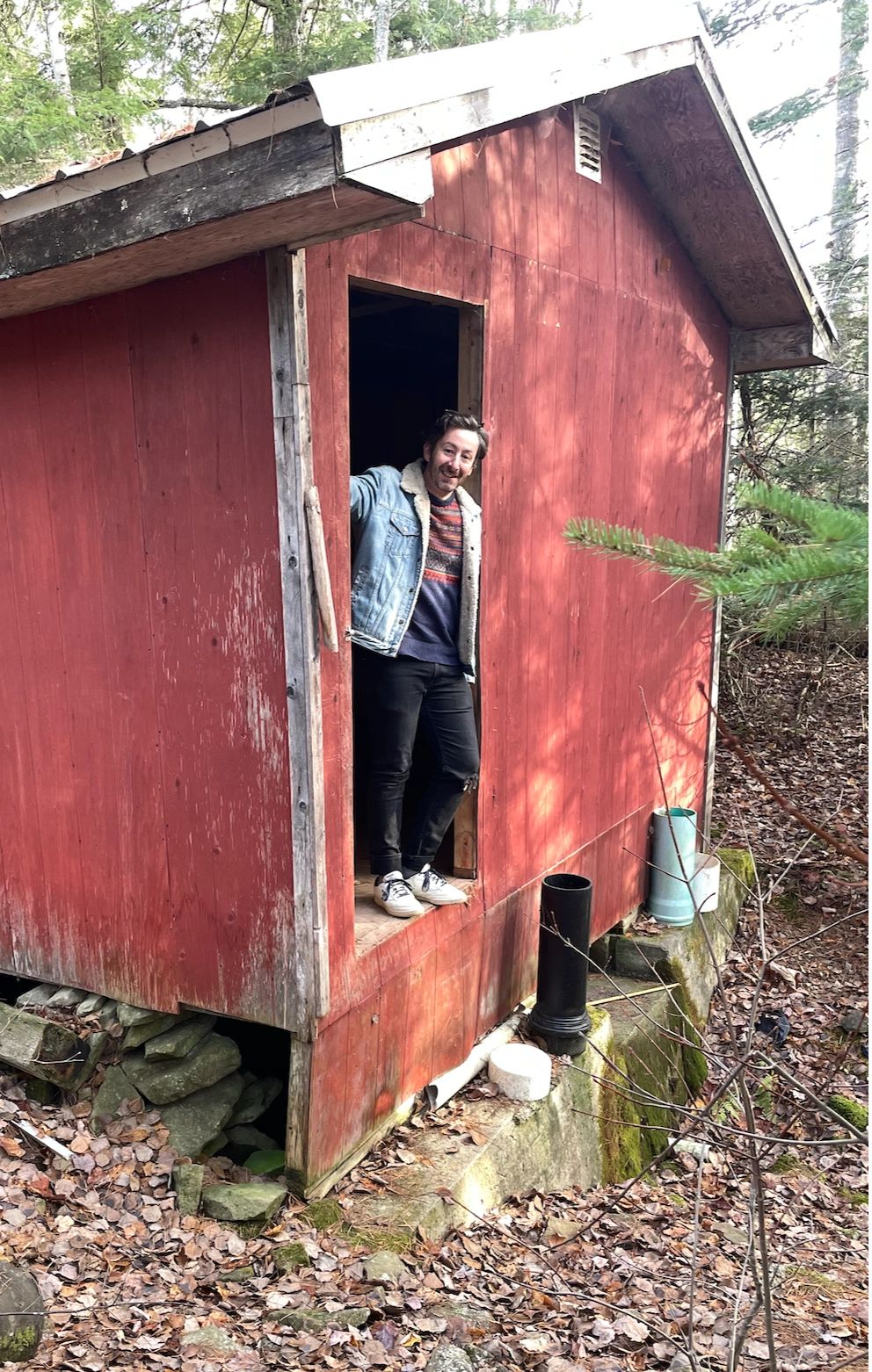 Your author at (or around) the former site of the Mystery Crater recently-ish. I have to say, there really isn’t anything of interest left there now — unless you count wandering around the woods trying to find a decrepit old shack with the floor falling through. I shoulda worn one of those fancy plaid uniforms!