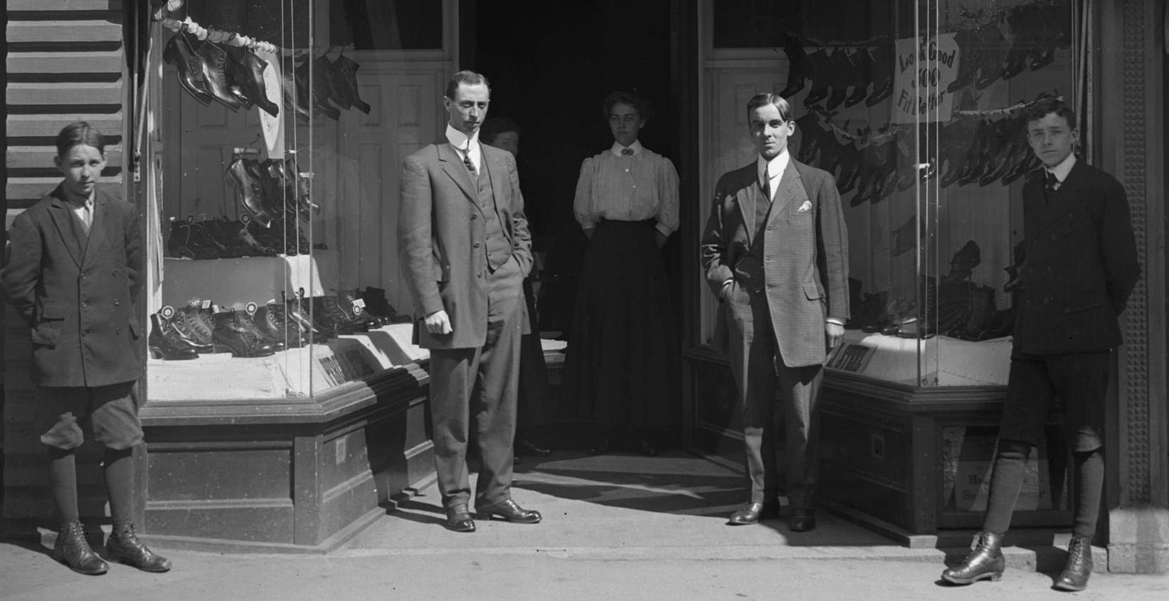 Saint Johners in front of a shoeshop, 1884. (Provincial Archives of New Brunswick P210-2247)