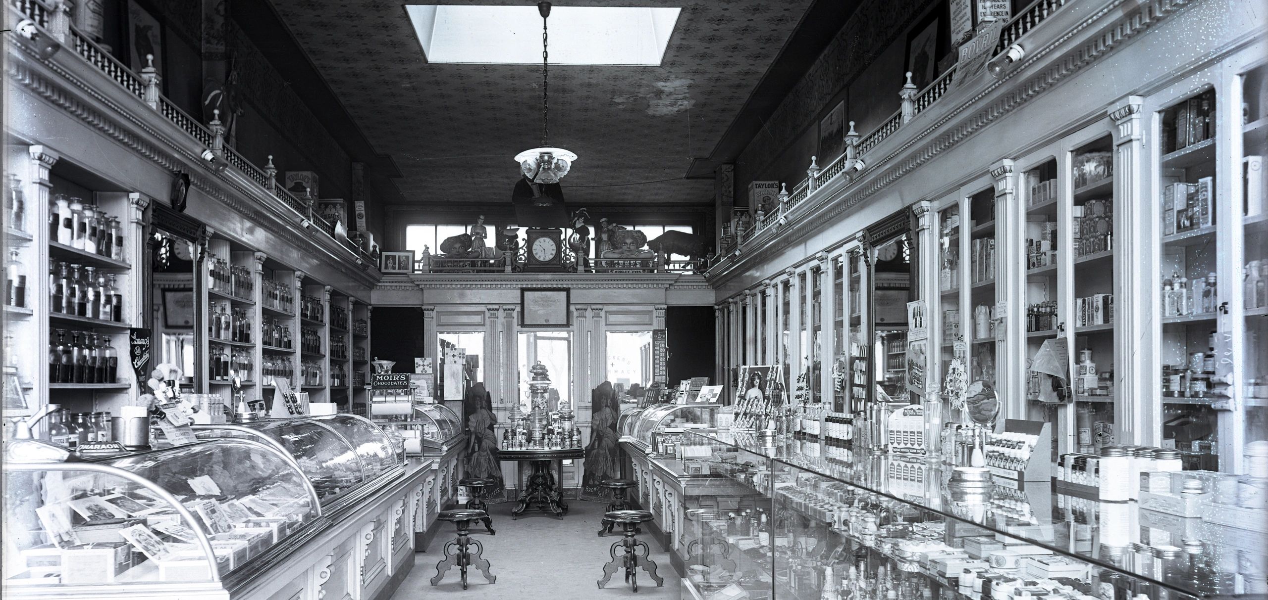 The inside of Rieckers Pharmacy in Saint John in 1911. (Provincial Archives of New Brunswick P210-2936)